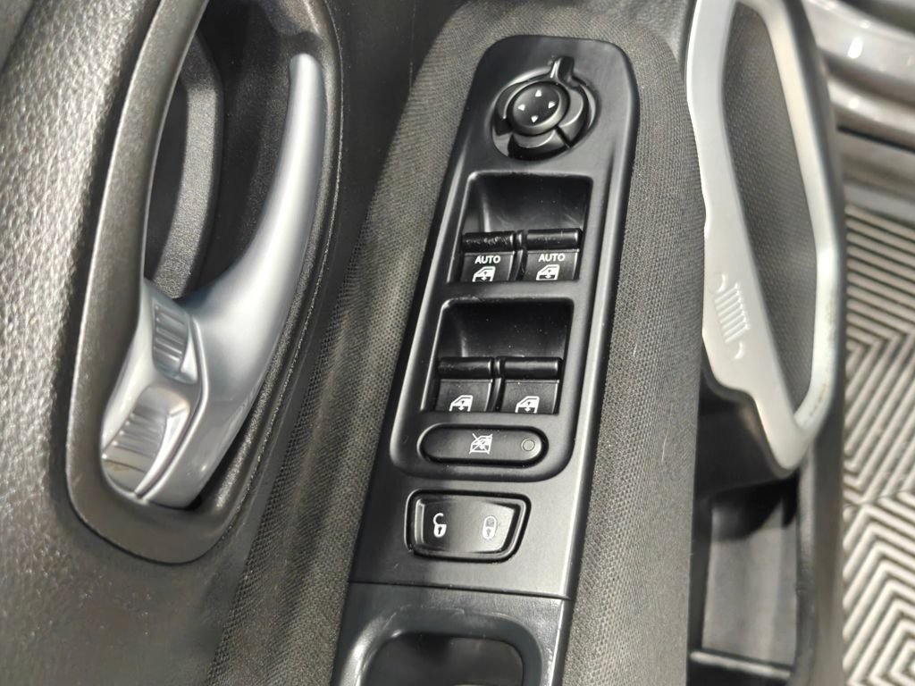 Used 2019 Jeep Renegade Sport AWD/4WD image 36