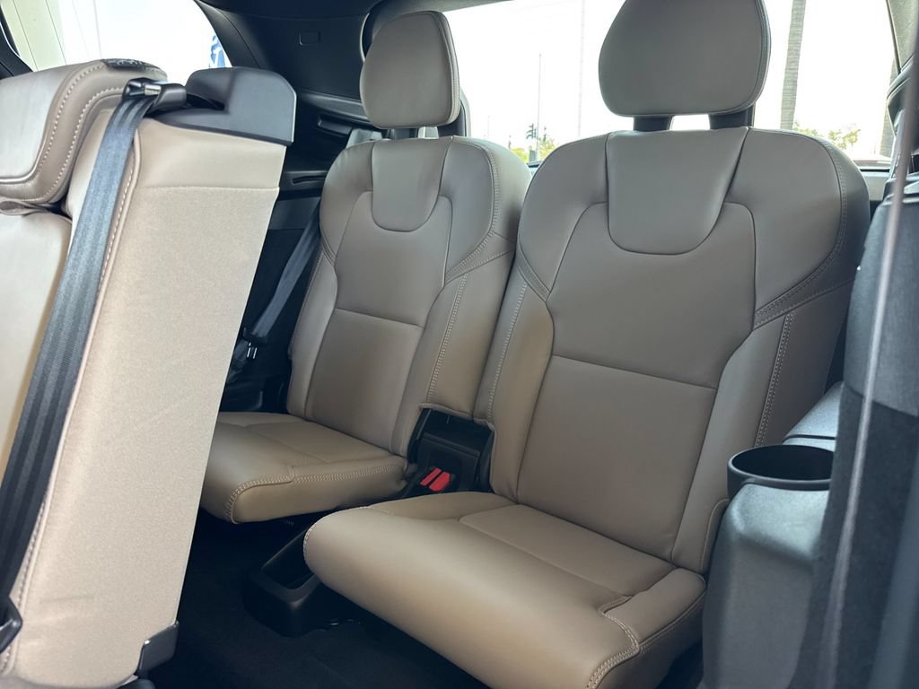 New 2026 Volvo XC90 T8 Ultra w/ Protection Package Premier AWD/4WD image 14