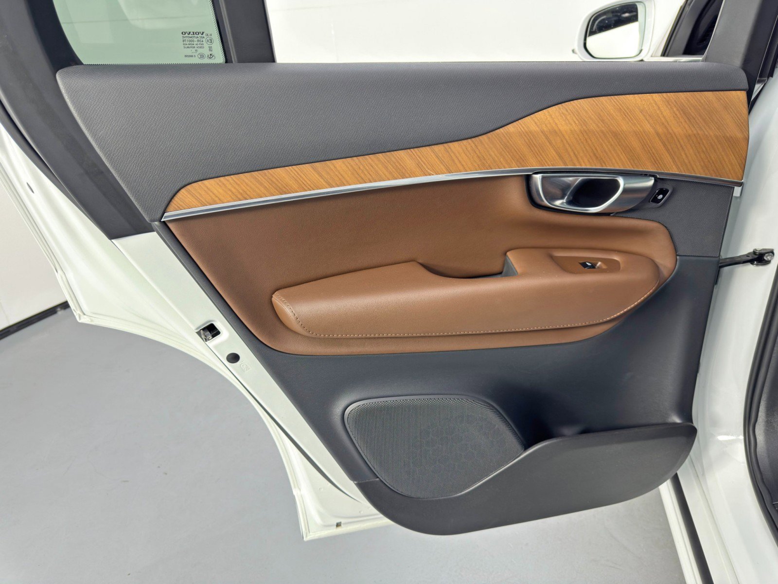 Used 2024 Volvo XC90 T8 Plus image 45