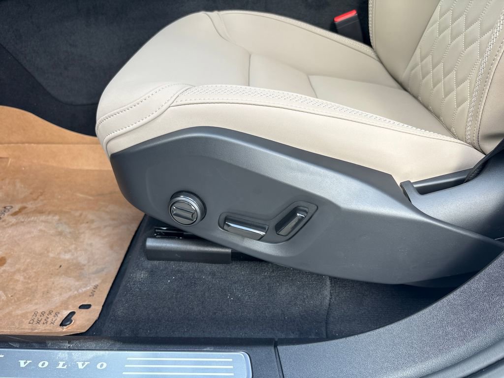 New 2026 Volvo XC90 T8 Core image 8