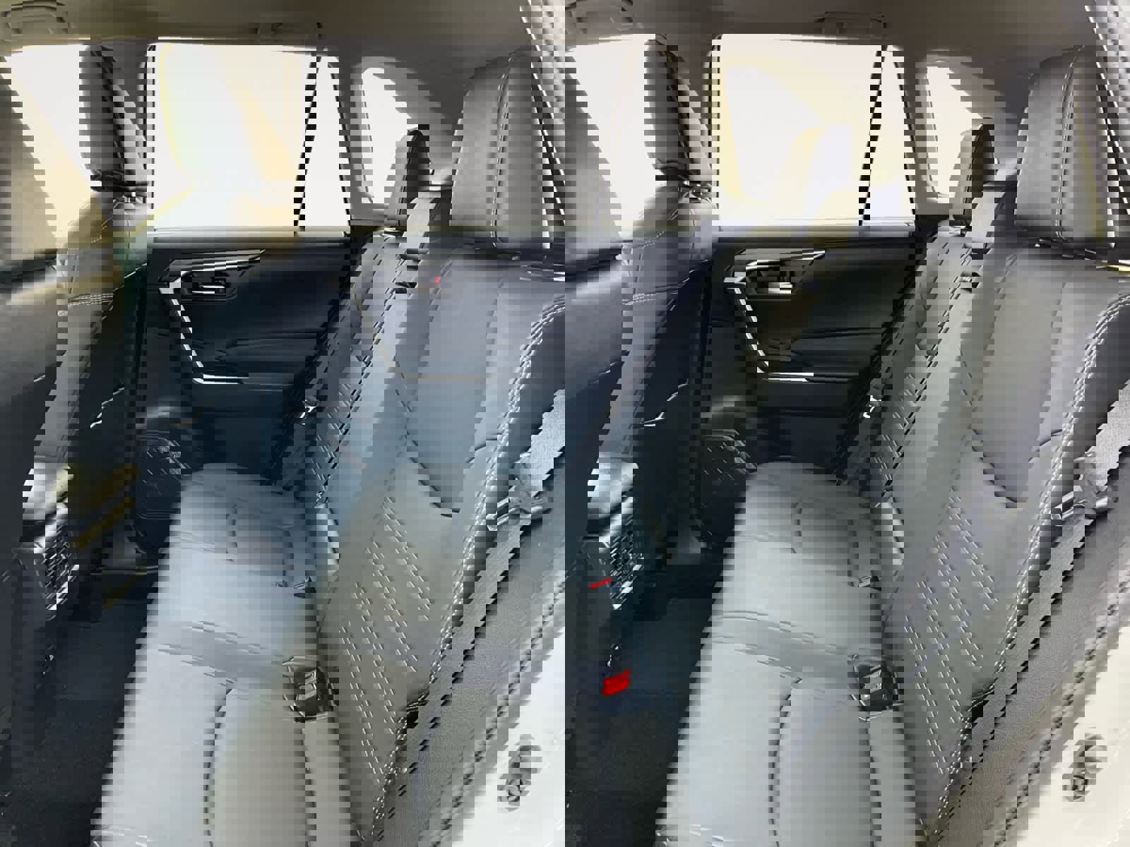 Used 2021 Toyota RAV4 XLE Premium image 15