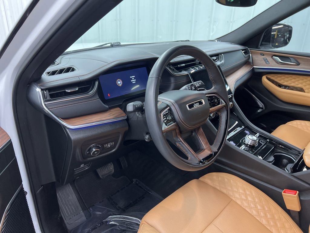 Used 2024 Jeep Grand Cherokee L Summit w/ High Altitude Package image 17