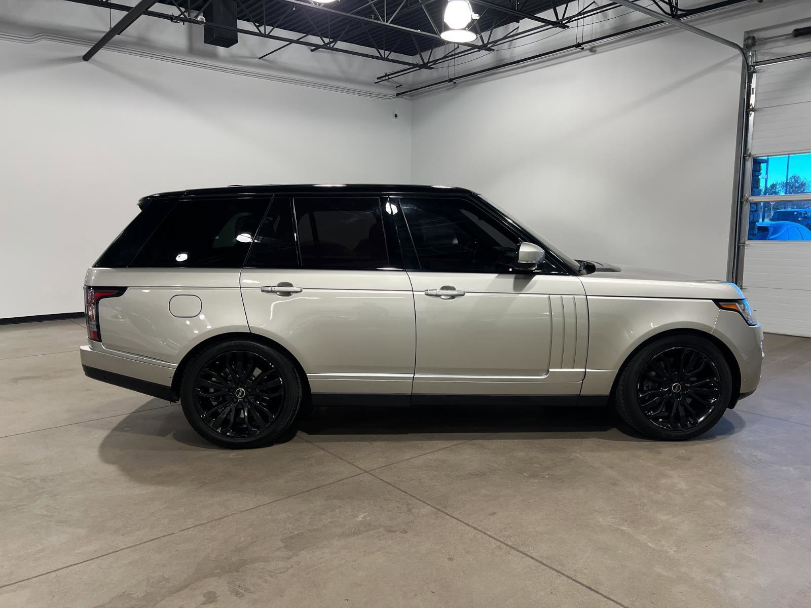 Used 2015 Land Rover Range Rover Autobiography image 2