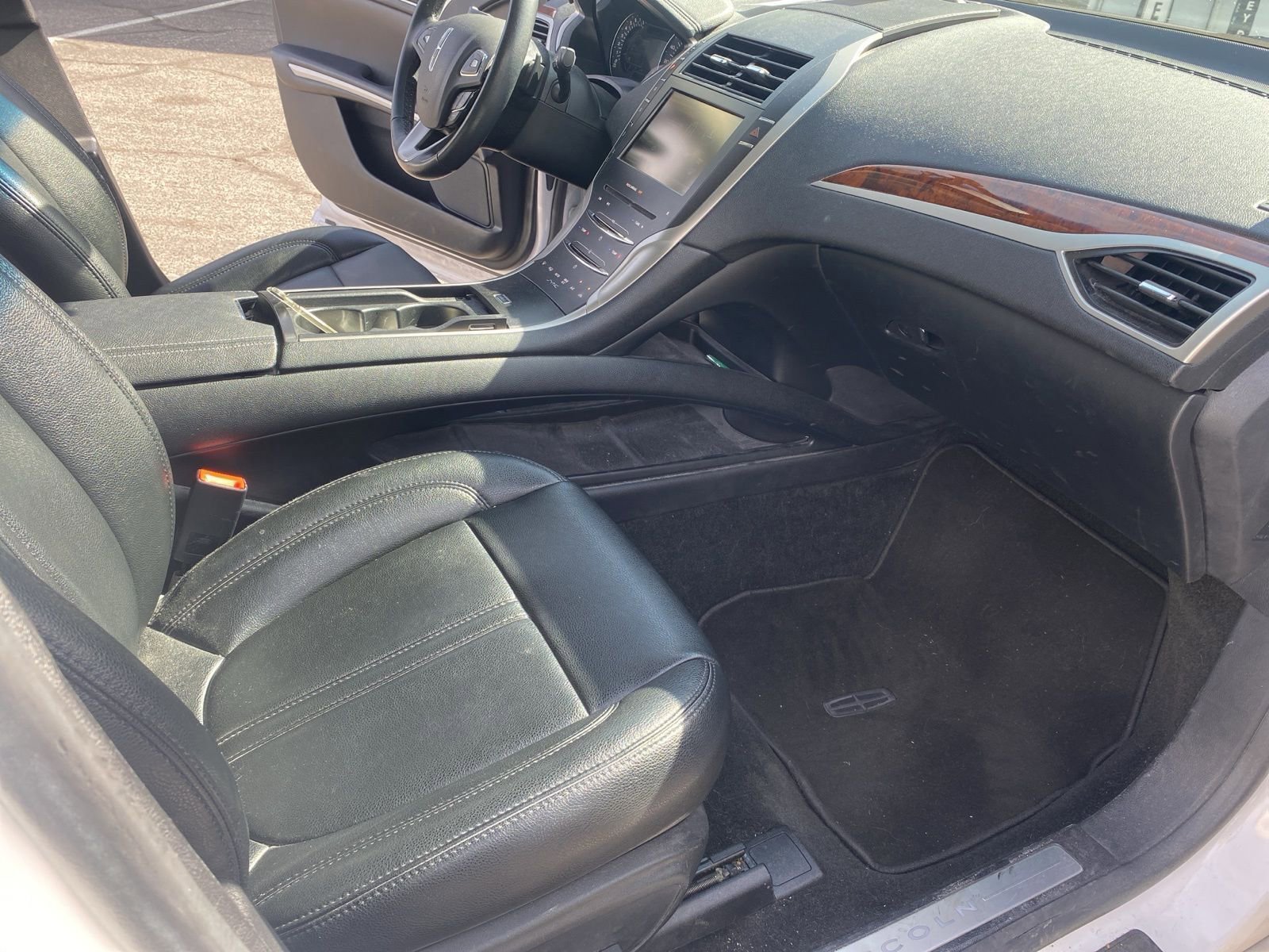 Used 2016 Lincoln MKZ FWD image 26