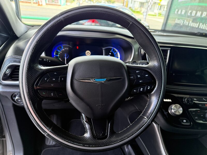 Used 2021 Chrysler Pacifica Limited w/ S Appearance Package image 19