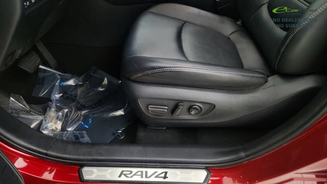 Used 2019 Toyota RAV4 Limited FWD image 35