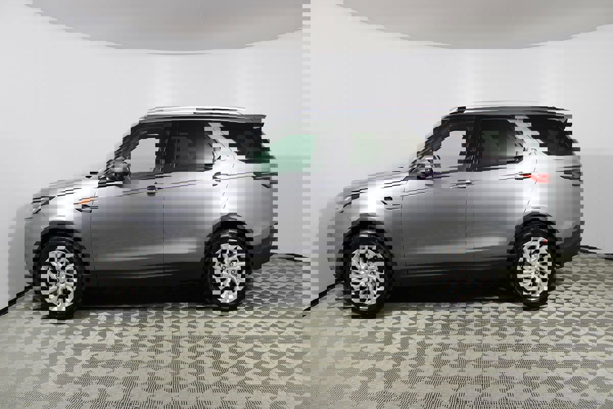 Used 2022 Land Rover Discovery S image 42