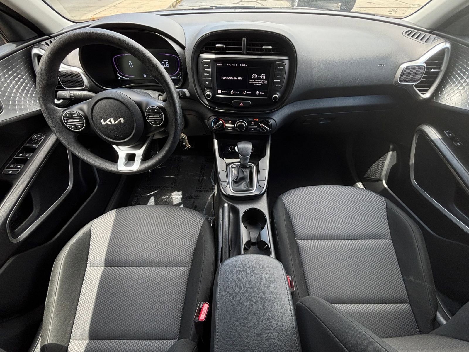 Used 2025 Kia Soul LX w/ LX Technology Package FWD image 31