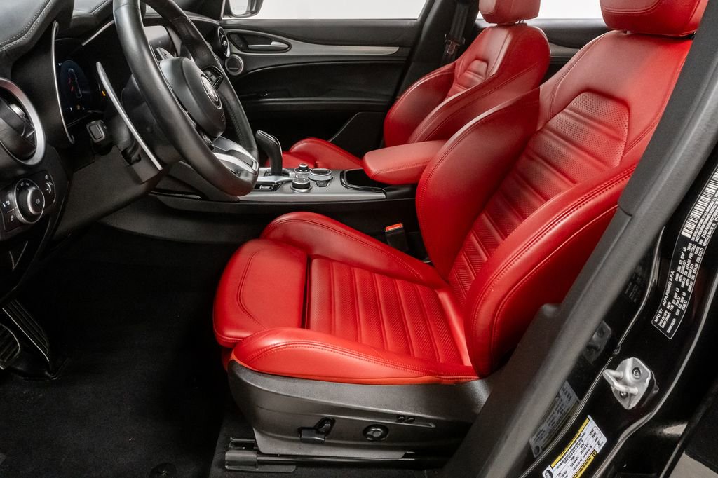 Used 2024 Alfa Romeo Stelvio Veloce image 12