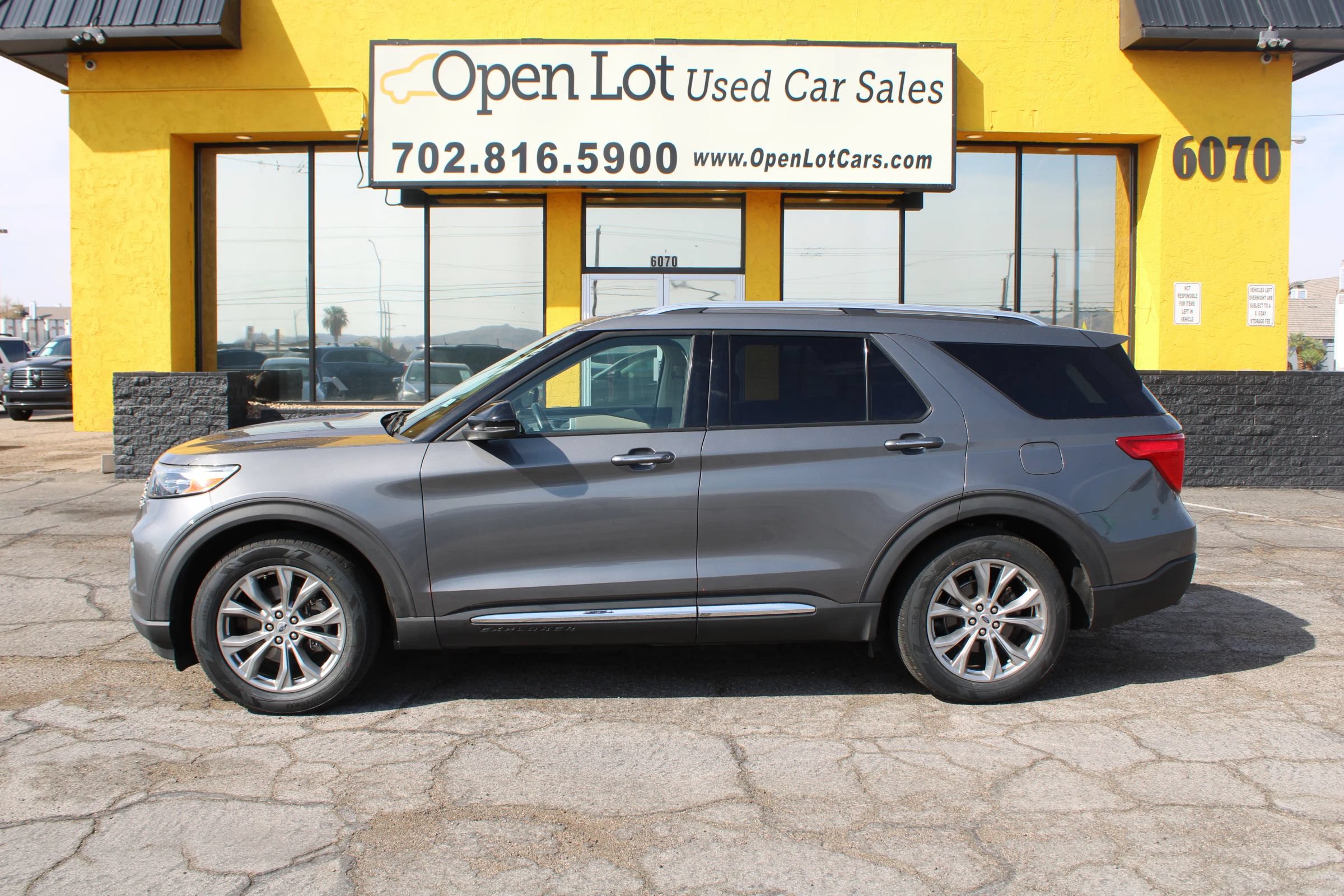 Used 2021 Ford Explorer Limited w/ Equipment Group 301A RWD image 2