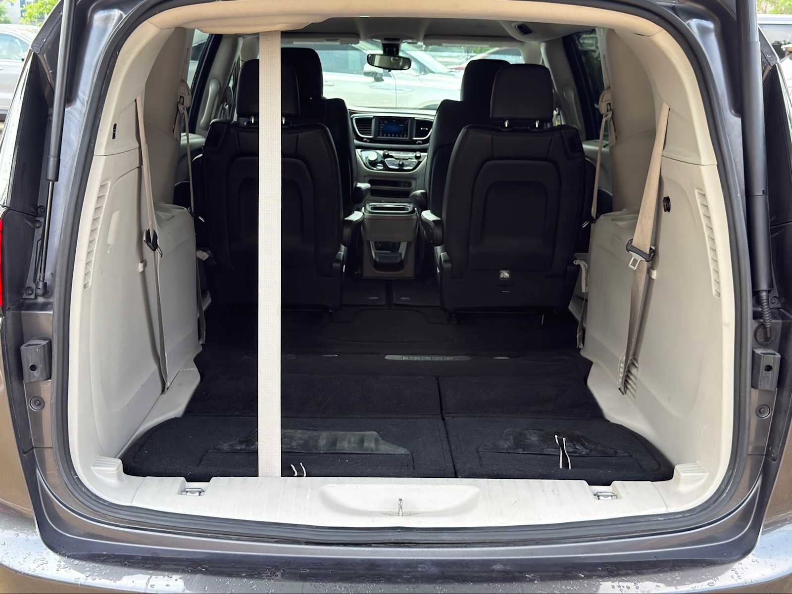 Used 2018 Chrysler Pacifica Touring-L FWD image 8