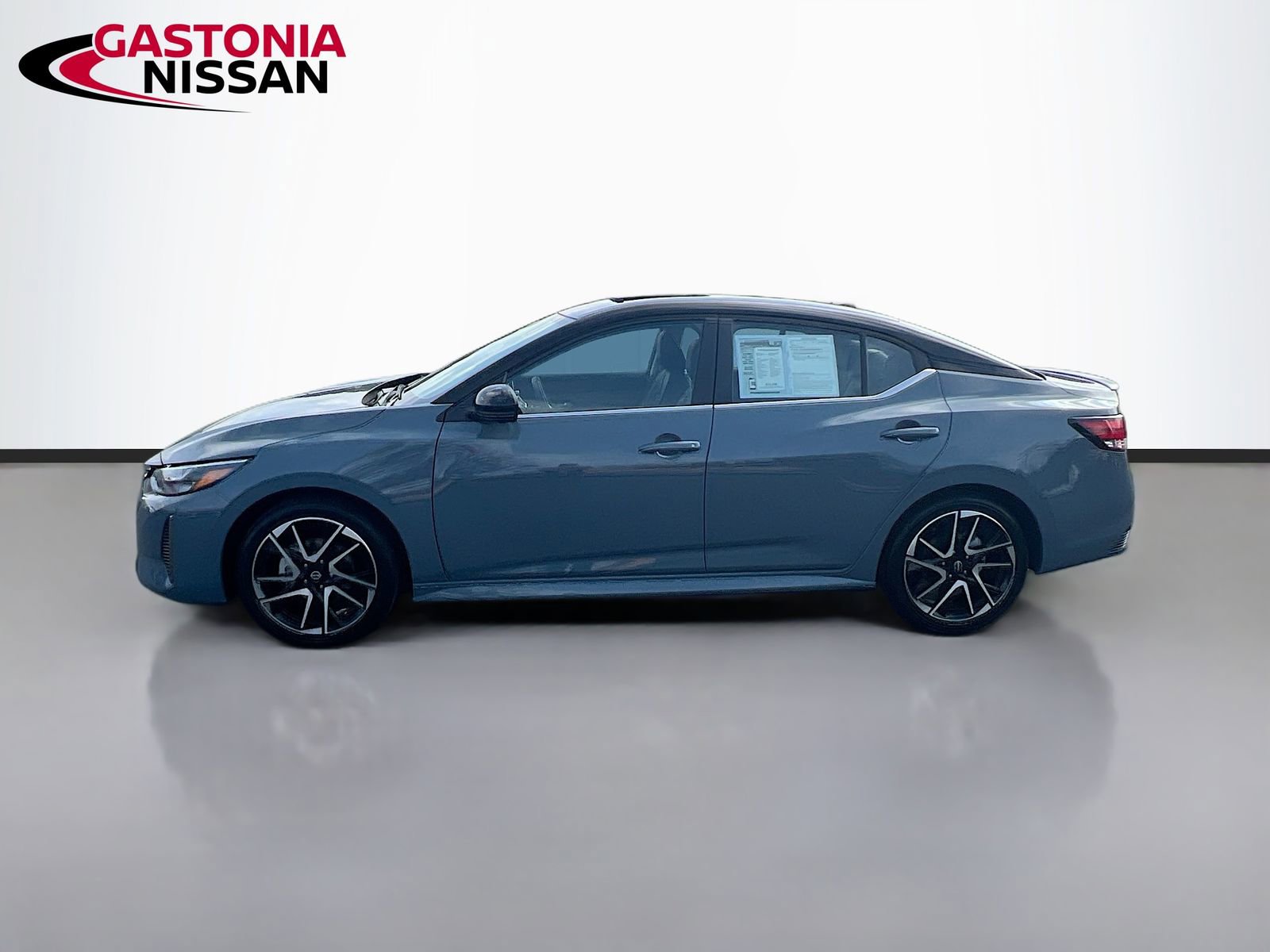 Used 2025 Nissan Sentra SR w/ SR Premium Package image 5