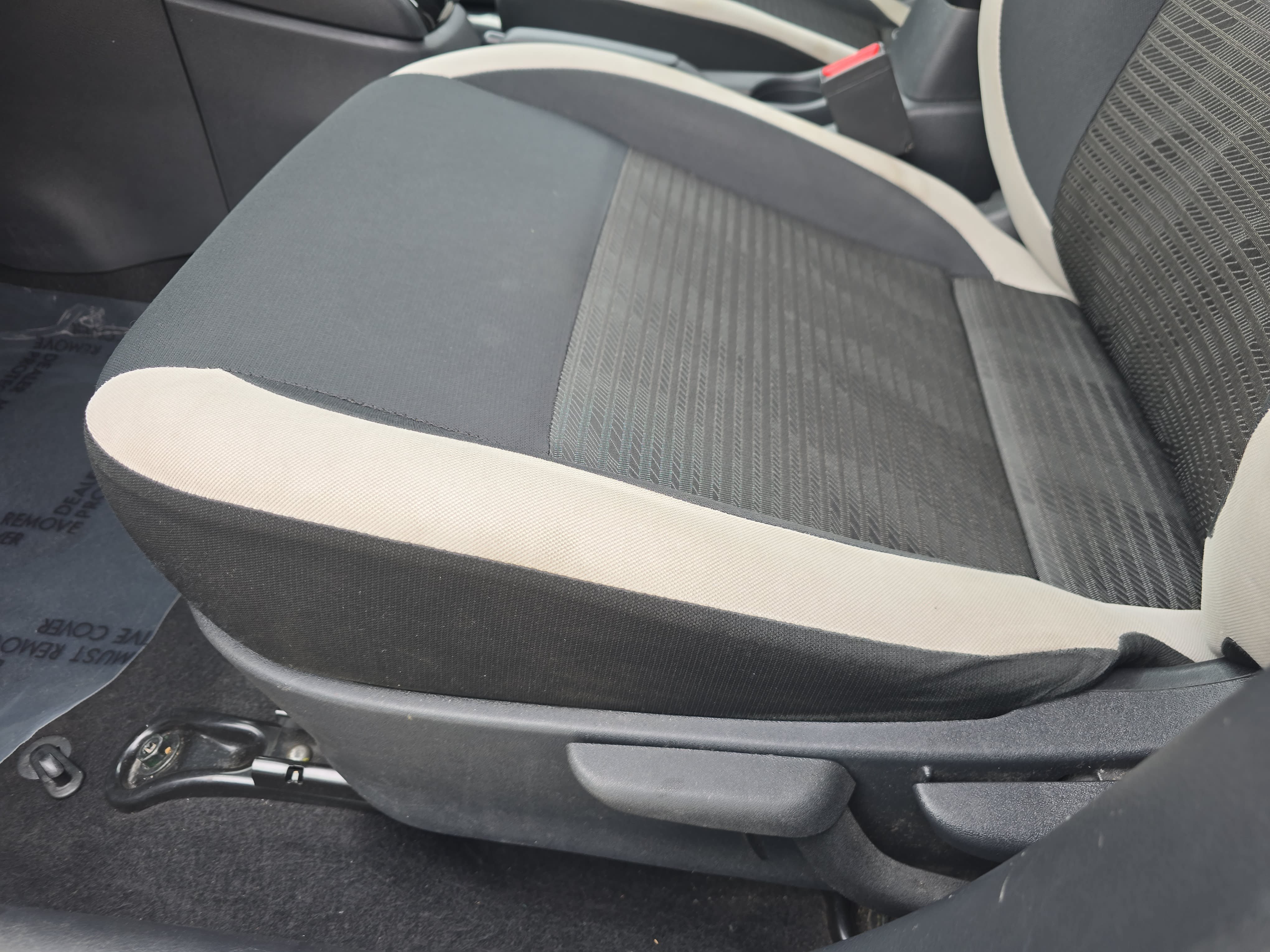 Used 2020 Nissan Versa SV FWD image 29