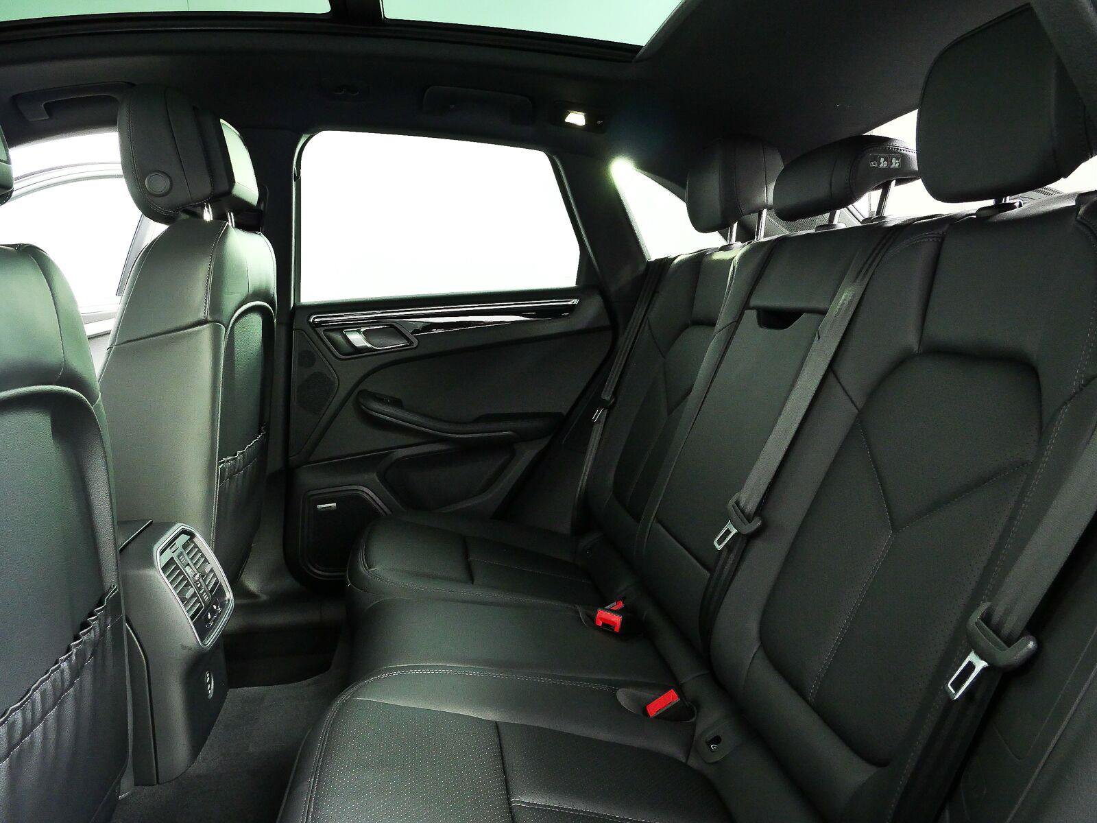 New 2026 Porsche Macan Turbo AWD/4WD image 21