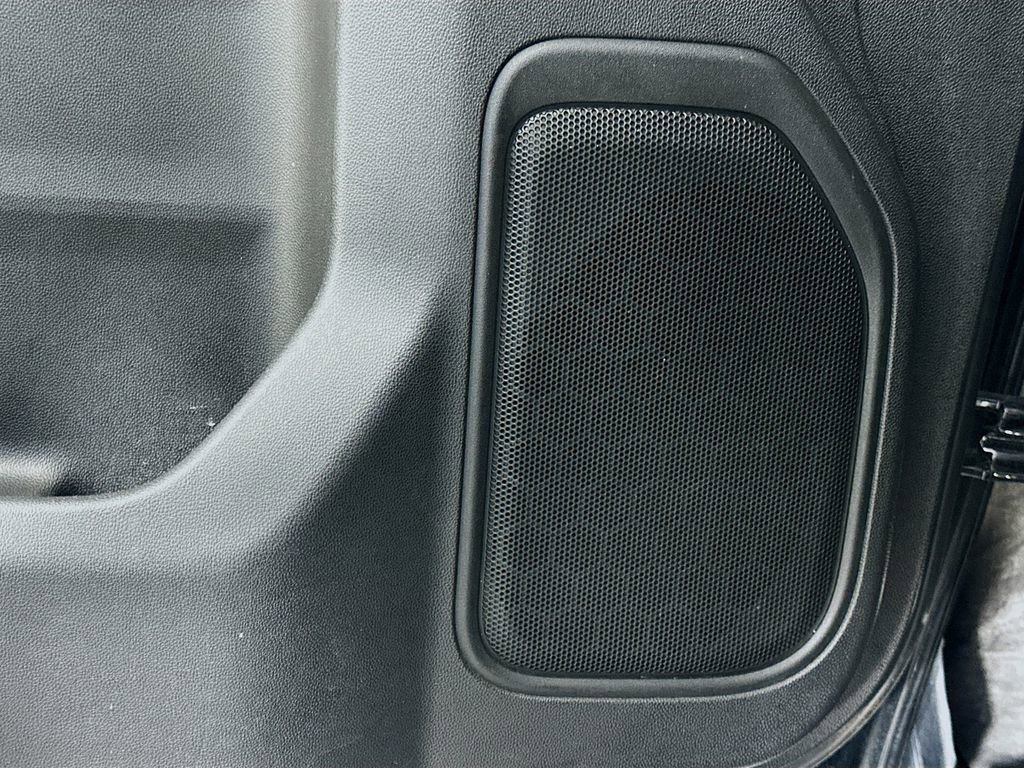 Used 2020 Chevrolet Silverado 2500 Custom w/ Custom Convenience Package image 18