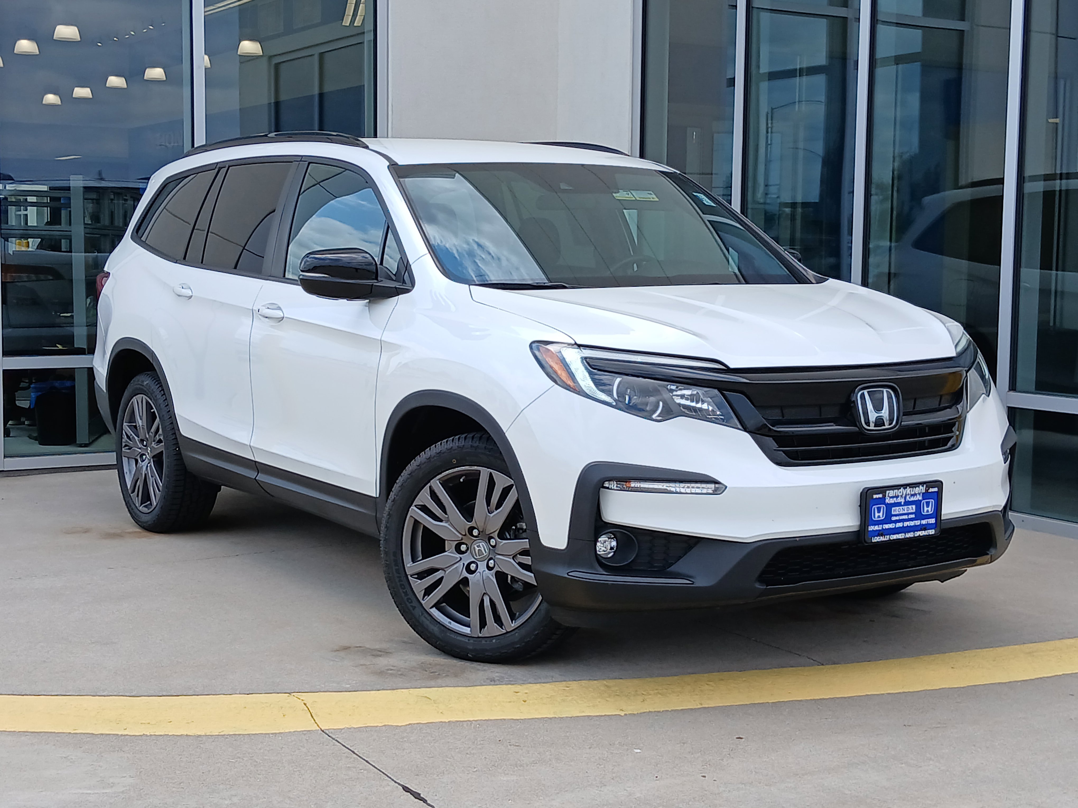 Used 2022 Honda Pilot Sport image 2