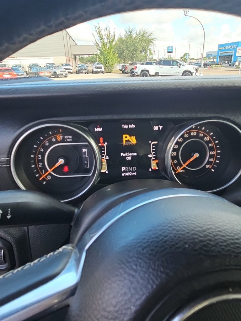 Used 2018 Jeep Wrangler Unlimited Sahara AWD/4WD image 14