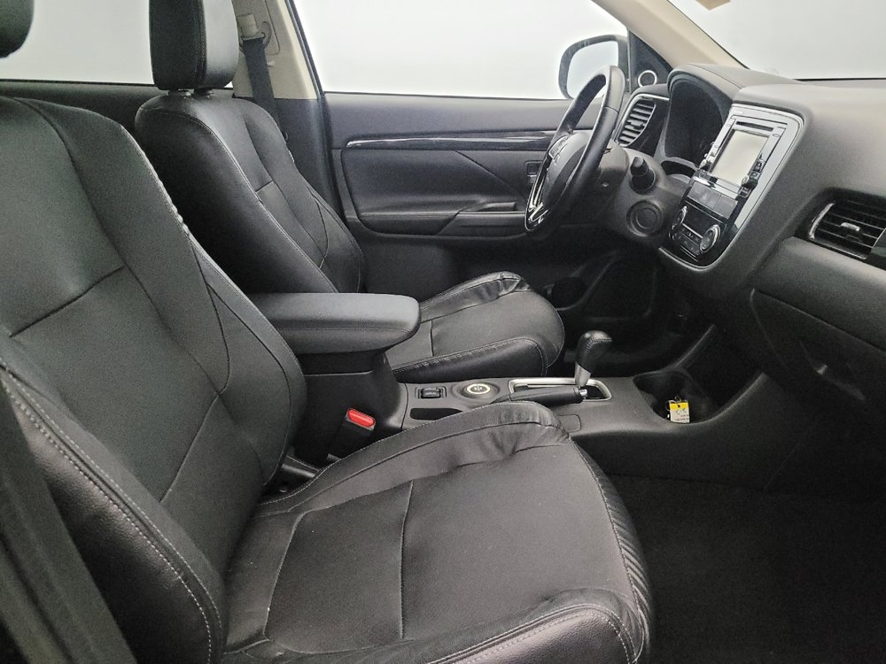 Used 2016 Mitsubishi Outlander SEL AWD/4WD image 21