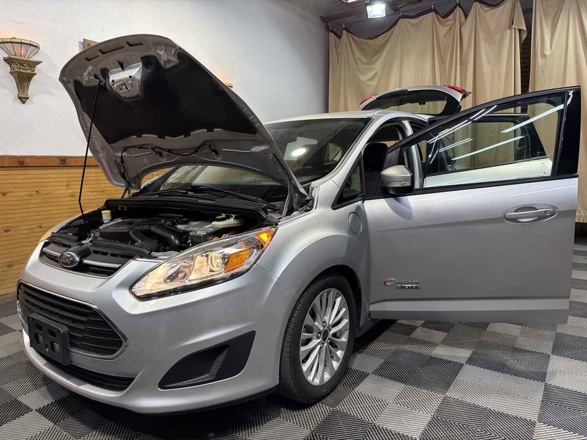 Used 2017 Ford C-MAX Energi SE FWD image 11
