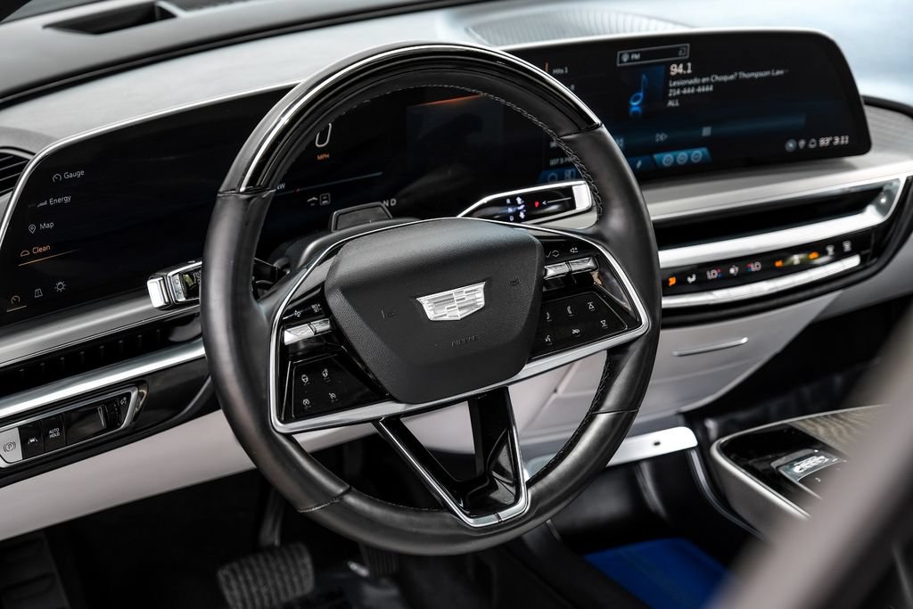 Used 2023 Cadillac Lyriq AWD image 15