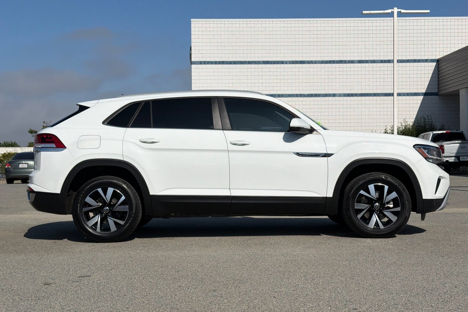 Used 2022 Volkswagen Atlas Cross Sport SE AWD/4WD image 3
