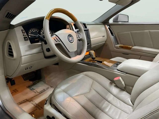 Used 2005 Cadillac XLR RWD image 28
