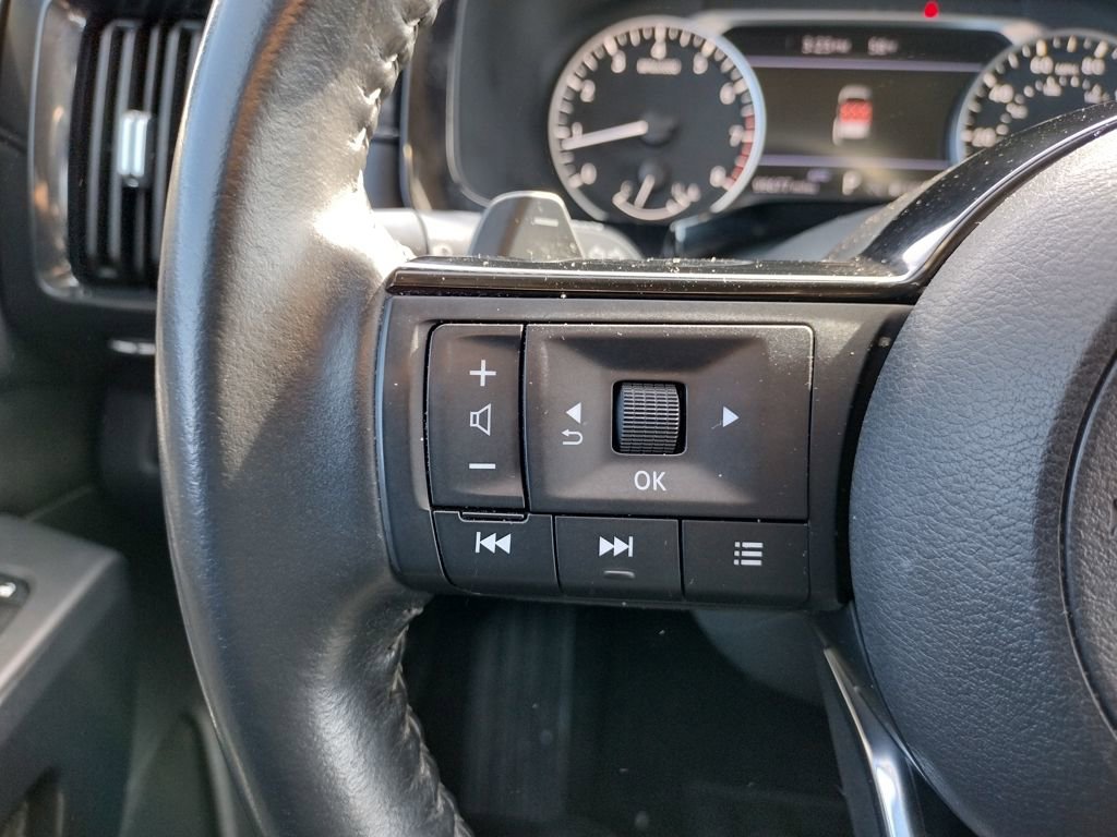 Used 2023 Nissan Pathfinder SV image 25