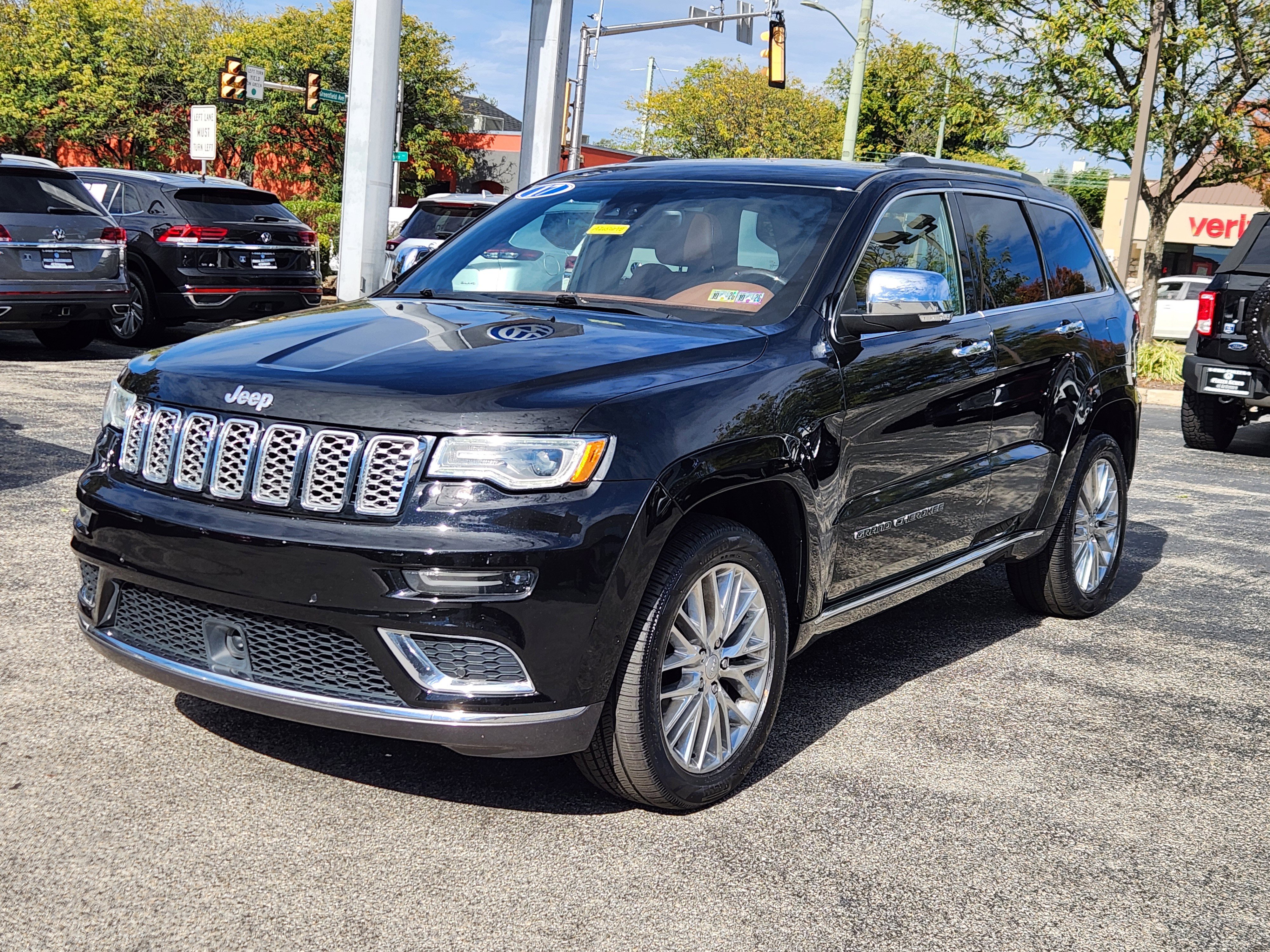 Used 2017 Jeep Grand Cherokee Summit image 2