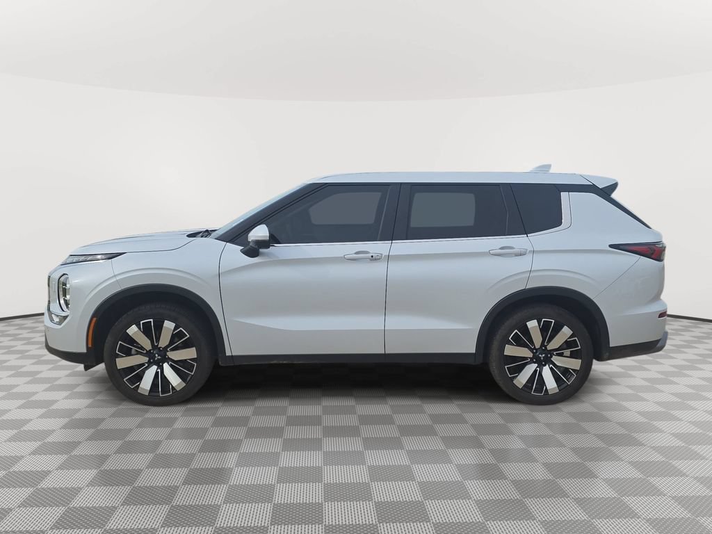Used 2025 Mitsubishi Outlander SE AWD/4WD image 6