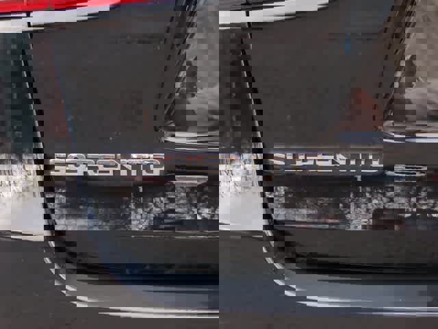 Used 2019 Kia Sorento LX image 7