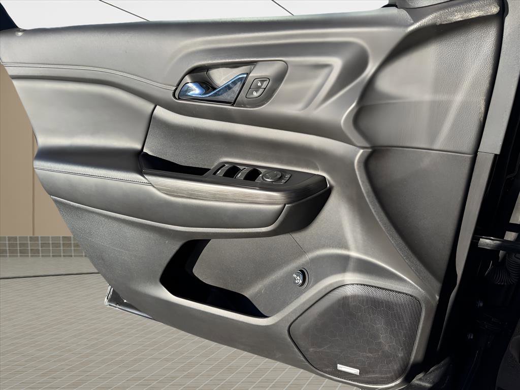 Used 2023 GMC Acadia SLT image 19