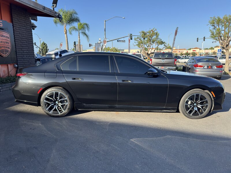 Used 2025 BMW i7 eDrive50 w/ M Sport Package RWD image 19