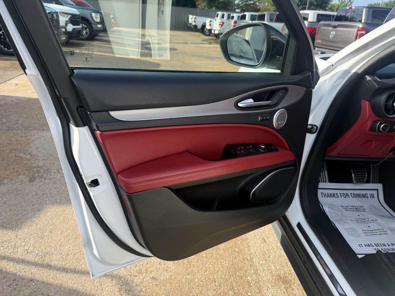 Used 2019 Alfa Romeo Stelvio Ti Sport w/ Quick Order Package 22S Sport AWD/4WD image 8