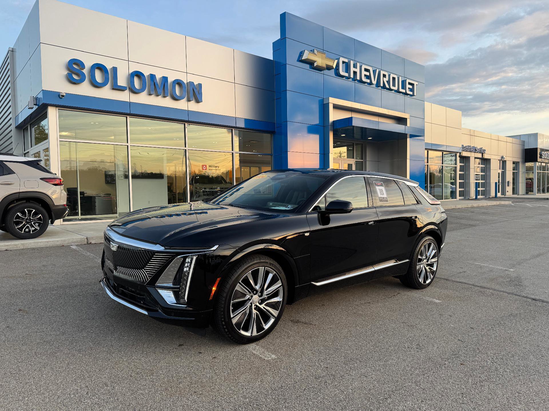 Used 2024 Cadillac Lyriq Luxury w/ LPO, Floor Liner Package