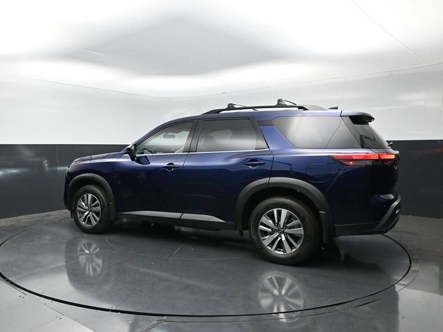 Used 2026 Nissan Pathfinder SL FWD image 2