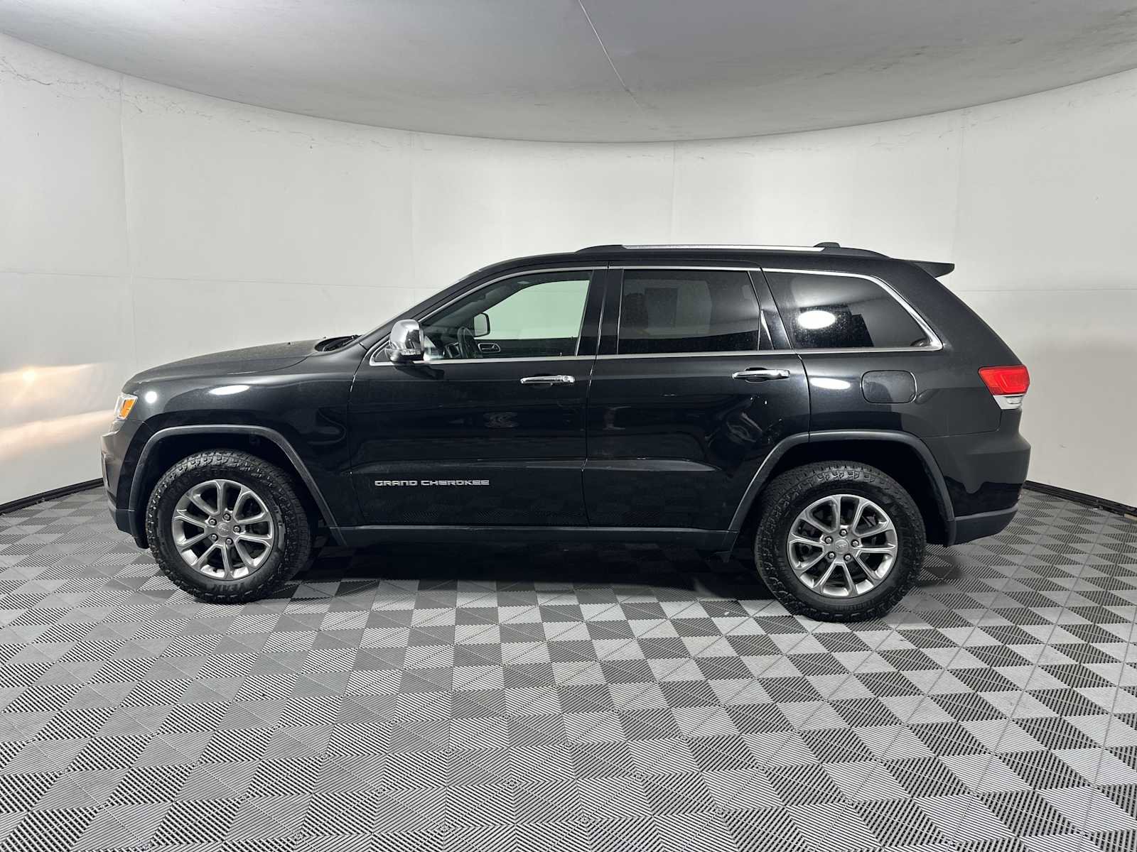 Used 2016 Jeep Grand Cherokee Limited w/ Trailer Tow Group IV AWD/4WD image 4