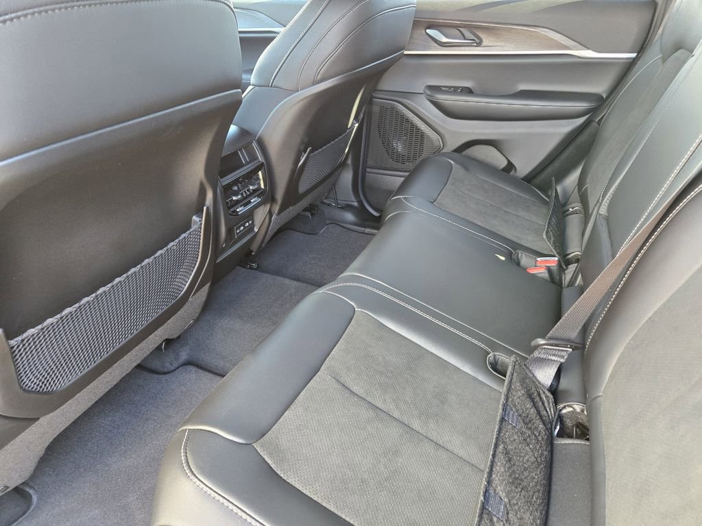 New 2026 Jeep Grand Cherokee Laredo image 15