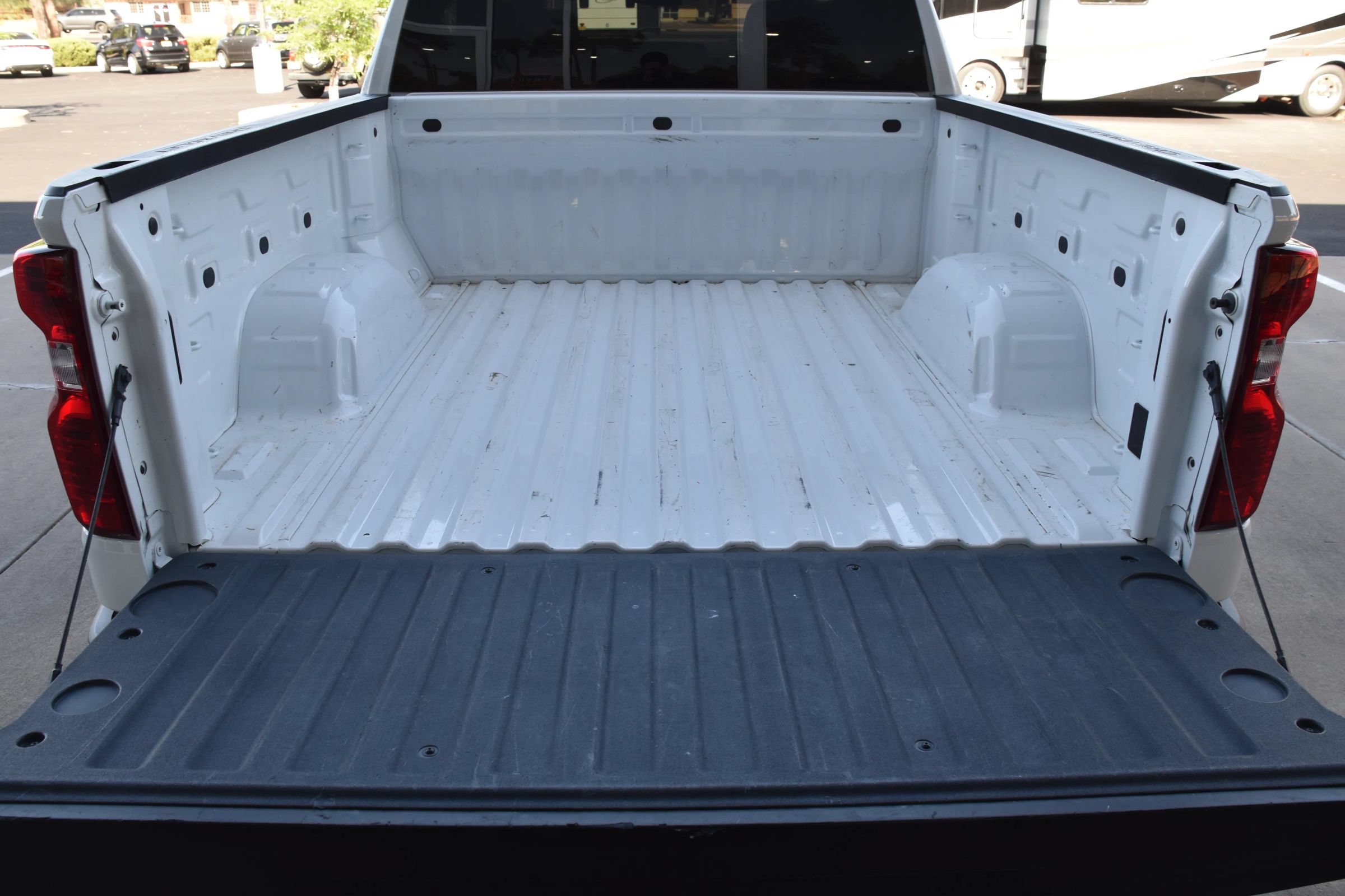 Used 2022 Chevrolet Silverado 1500 LT w/ LPO, Dark Essentials Package AWD/4WD image 8