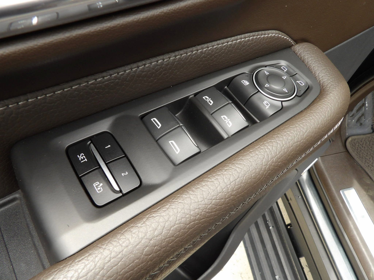 Used 2021 GMC Yukon Denali w/ Denali Premium Package image 11