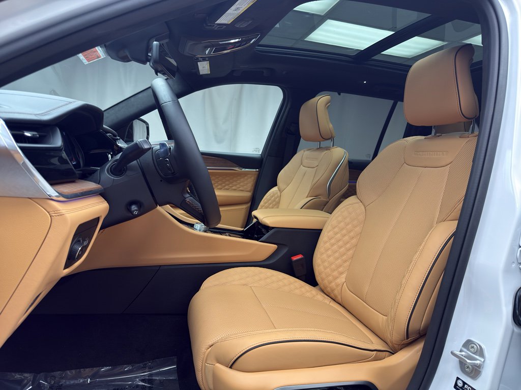 New 2026 Jeep Grand Cherokee Summit image 7