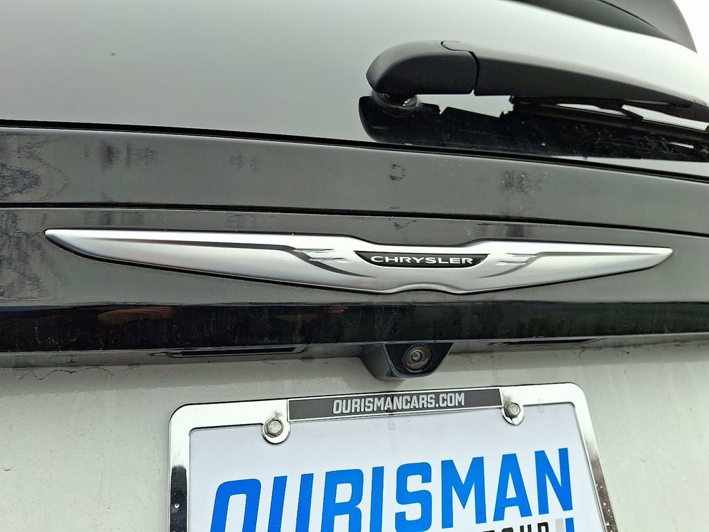 Used 2023 Chrysler Voyager LX image 30