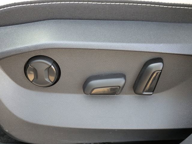 Certified 2025 Volkswagen Taos SE image 20