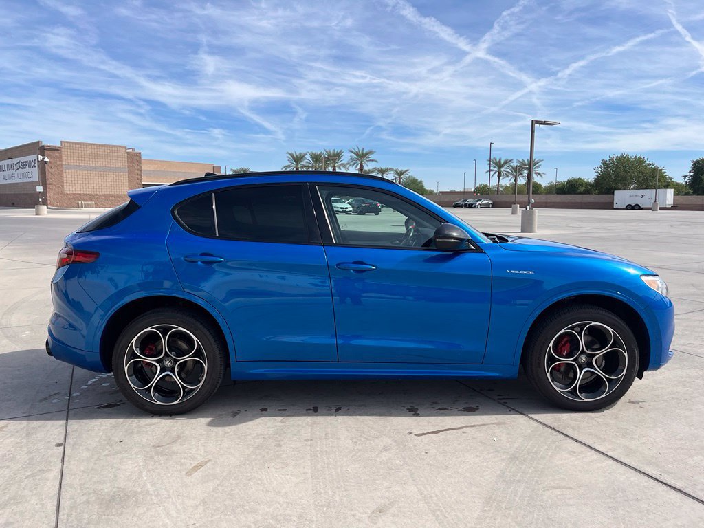 Used 2023 Alfa Romeo Stelvio Veloce AWD/4WD image 7