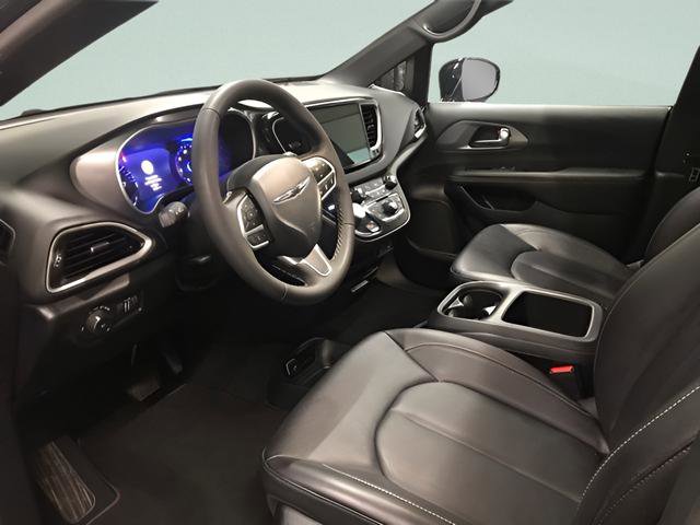 Used 2025 Chrysler Pacifica Select FWD image 23
