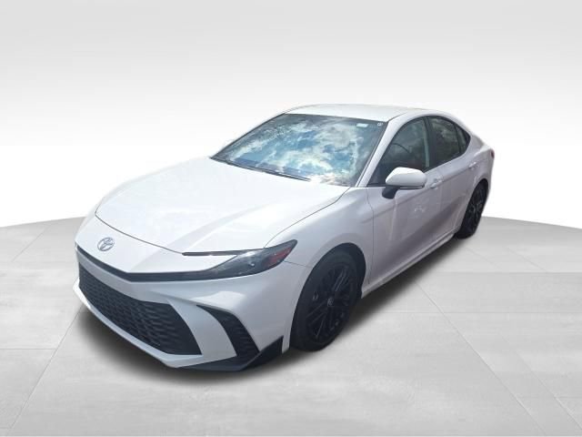 Used 2025 Toyota Camry SE image 2
