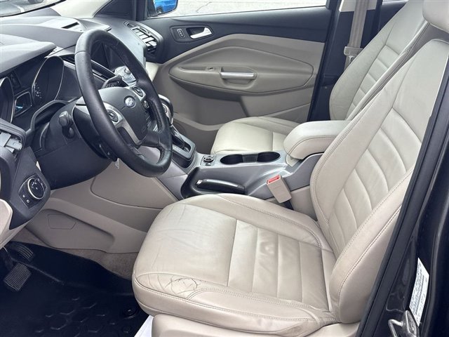 Used 2016 Ford Escape SE w/ SE Leather Comfort Package image 17