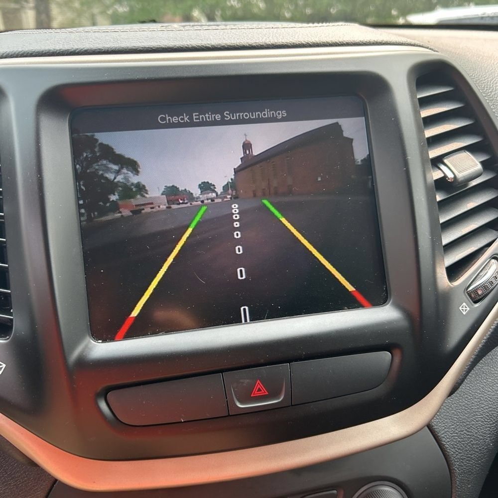 Used 2016 Jeep Cherokee Limited AWD/4WD image 10