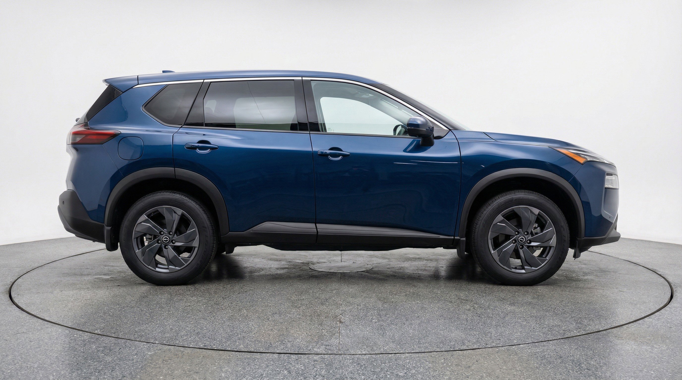 Used 2025 Nissan Rogue SV image 11