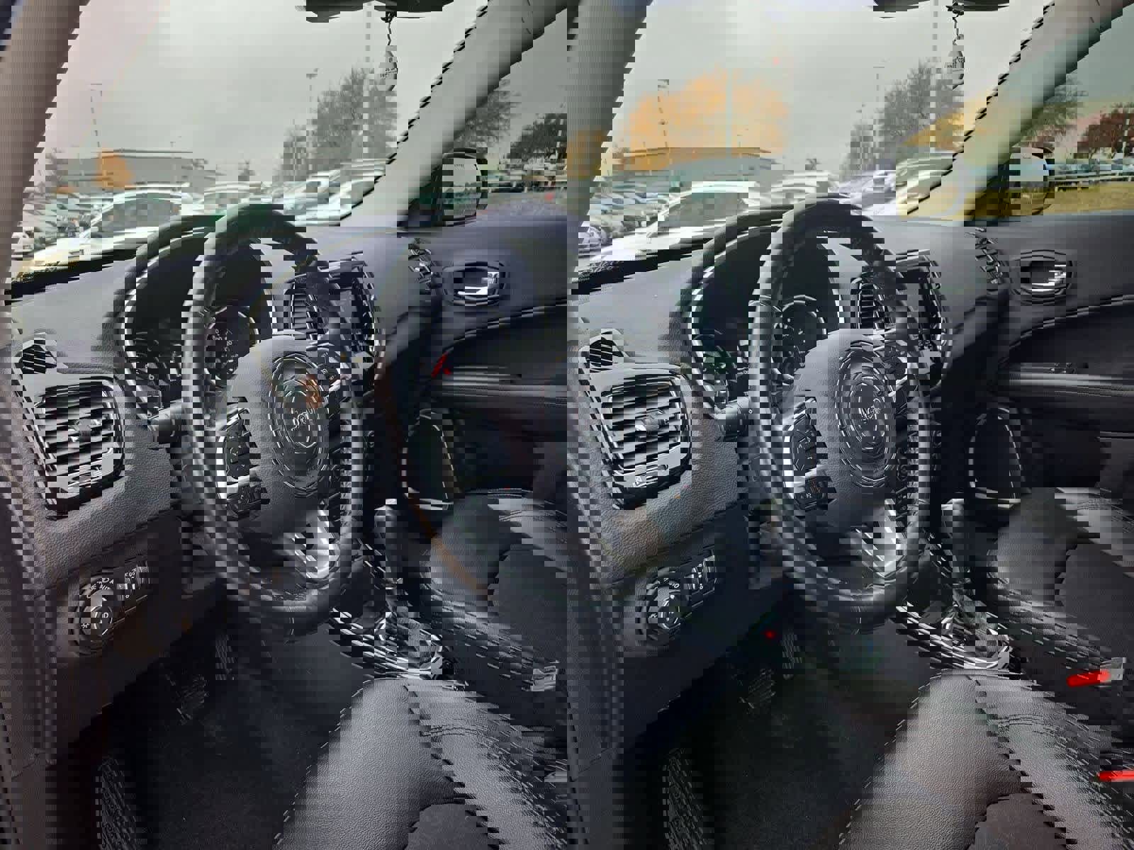 Used 2019 Jeep Compass Altitude image 2