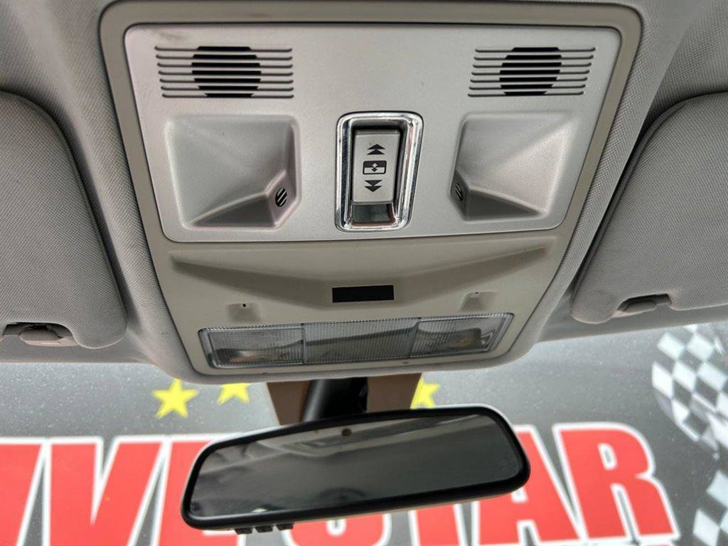 Used 2012 Jaguar XF image 14